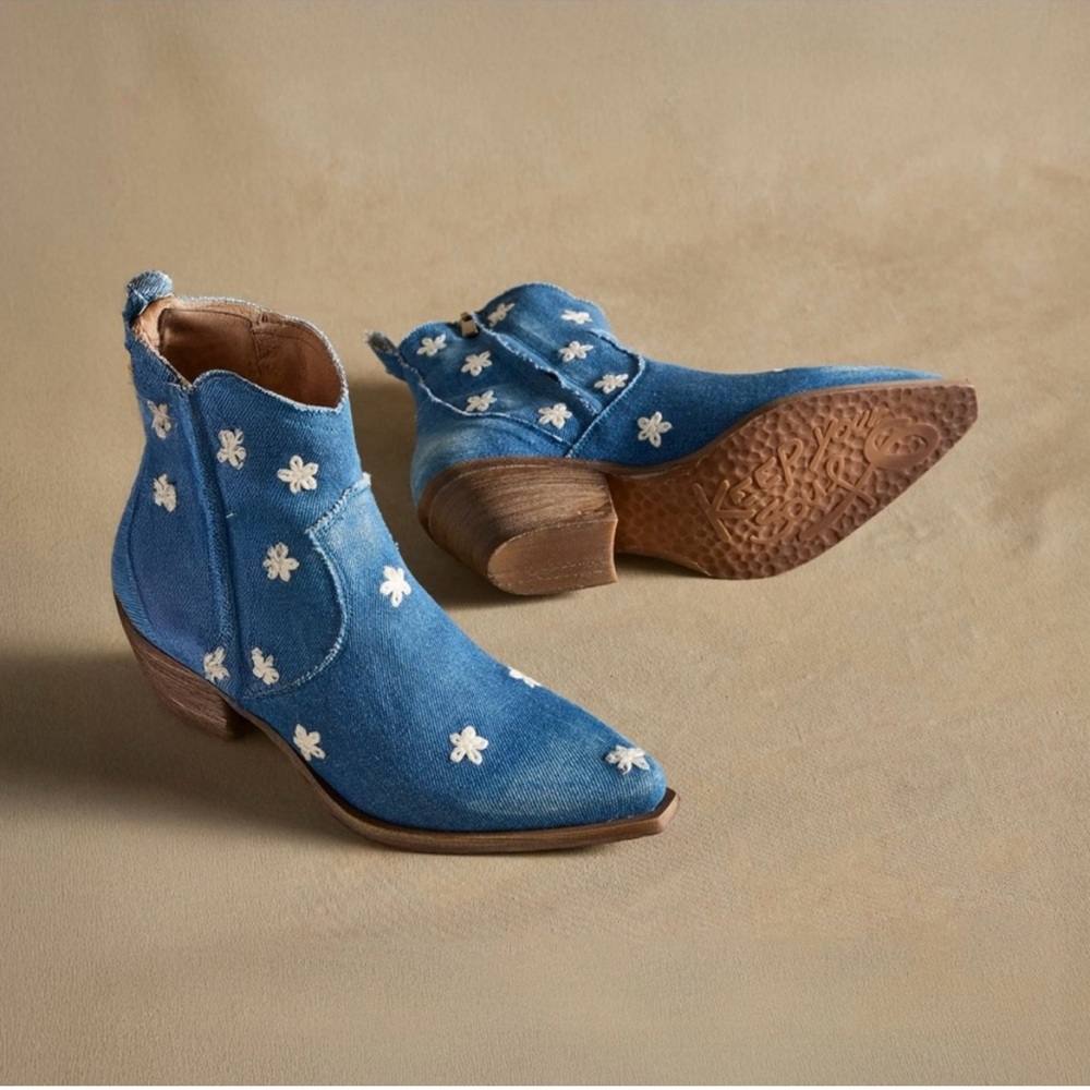 NWB Sundance Denim Daisy Sojourner Western Boots Size 37, 38 and 39 - Picture 2 of 3